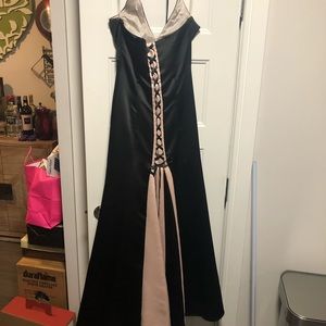 Scott McClintock prom gown size 8 halter